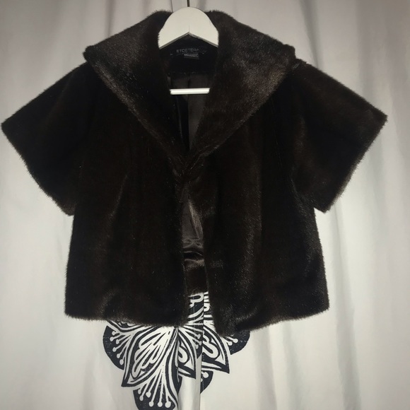 🔥BOGO under $20🔥 Wrap style faux fur jacket - Picture 2 of 7